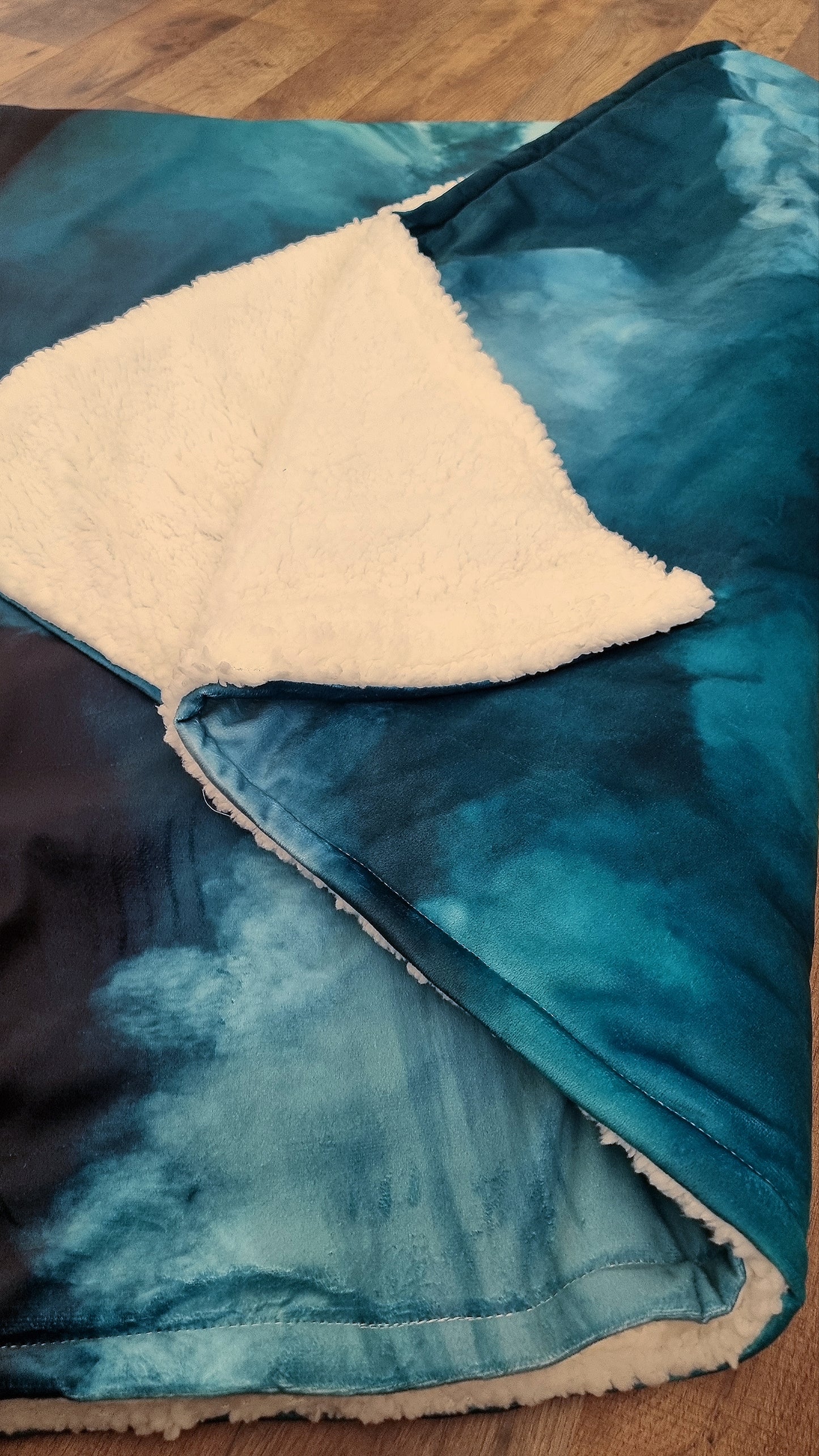 Wave Sherpa Throw Blanket